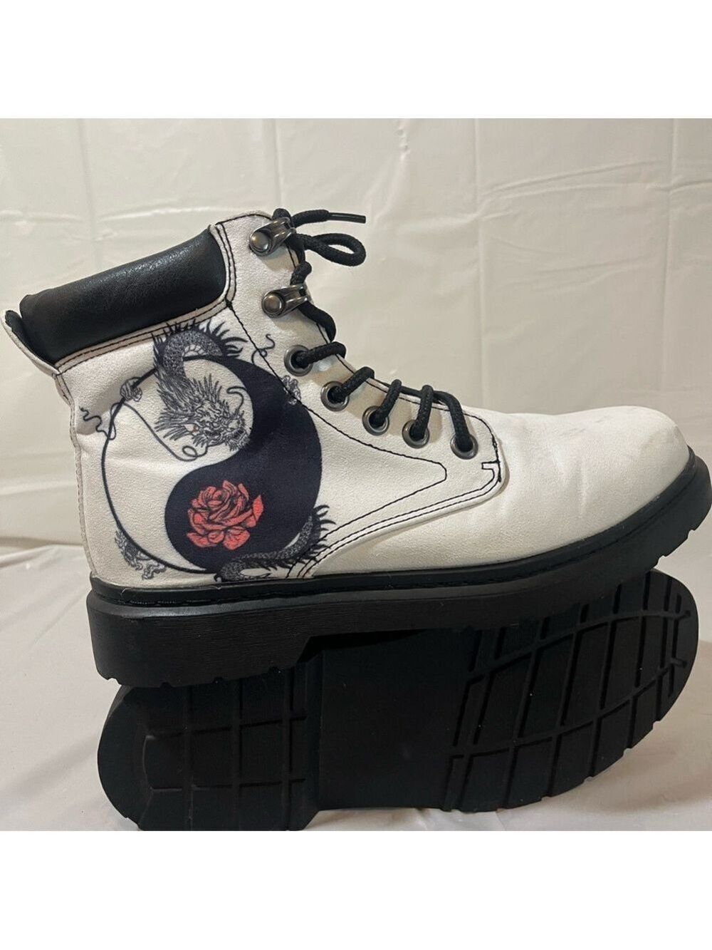 RAAD Women's White Suede Yin Yang Dragon Boots Sz 9